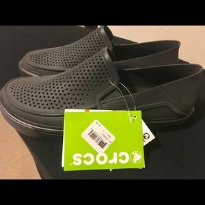 Crocs men’s shoes size 7 medium.